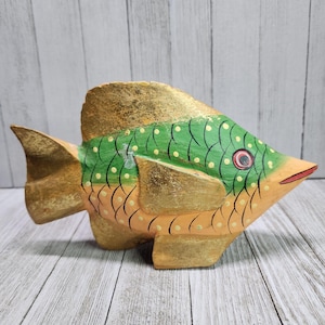 Vtg Wooden Carved Standing Fish Figurine Sculpture Statue 8&#39;&#39; Long Green Gold