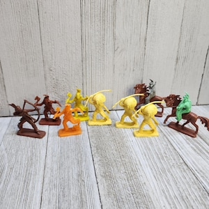 Vintage Mixed Indians and Horses Figures Toys Plastic - Lot Of 9