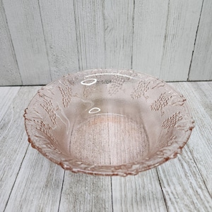 Vintage Pink Depression Glass Salad Bowl Embossed 7&#39;&#39; Grape Design