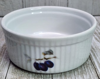 Vintage Cordon Bleu B.I.A Dessert Dish Bowl White Ribbed Fruit Design