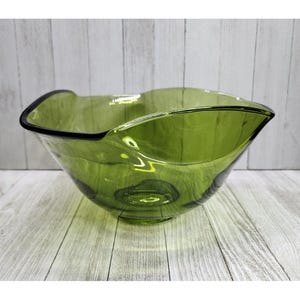 Vintage MCM Anchor Hocking Avocado Green Glass Bowl Ruffled Edge Pinched