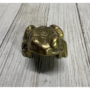 Vintage Brass Oriental Frog with Spots Paperweight Statue 1.5&quot; Long Home Decor