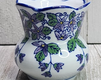 Vintage Chinese Pottery Vase Floral Design Blue Scalloped Edge Home Decor 3.5''