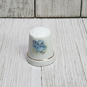 Vintage Porcelain Thimble Bird Design White Collectible 1.5&#39;&#39; Tall