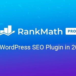 Op de afbeelding: Een blauwe en paarse gradiëntachtergrond met een wit logo van een grafiek met een pijl omhoog en de tekst "RankMath PRO" in wit. De tekst "#1 WordPress SEO Plugin in 2020" is ook in wit.