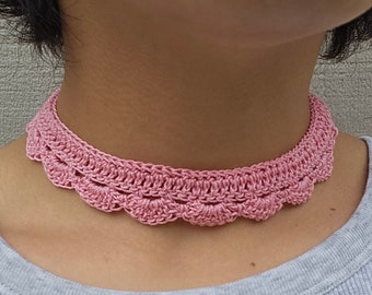 Lacy Scalloped Crochet Choker Necklace Pattern with Clasp