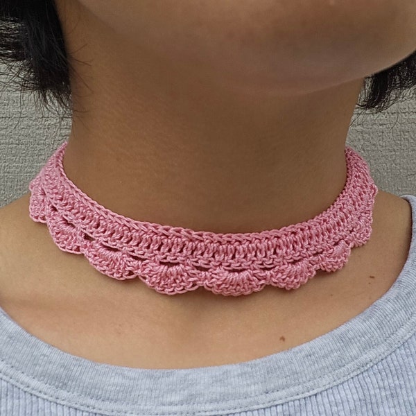 Lacy Scalloped Crochet Choker Necklace Pattern with Clasp