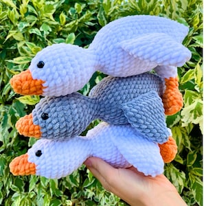 Oie en peluche au crochet faite main — Peluche amigurumi douce, cadeau de baby shower, décoration de chambre d&#39;enfant, peluche d&#39;oie pour enfants