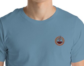 Minimalistisches T-Shirt mit Kaffee-Logo-Stickerei – 18 Farben, Kaffeetassen-Design, Bruststickerei, Geschenk für Kaffeeliebhaber