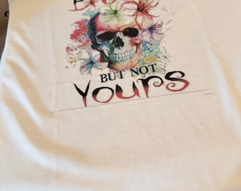 Sí, soy una perra. Camiseta. Talla: Adulto Mediana.