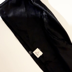 Universal Detachable Satin Lining, Compatible with all scrub caps with supplied poppers