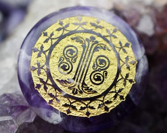 Talisman de clerc en améthyste : pièce de décision RPG en pierre gemme D2