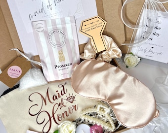 Maid of Honour Gift Box: Pamper Set with Gummies & Silk Accessories