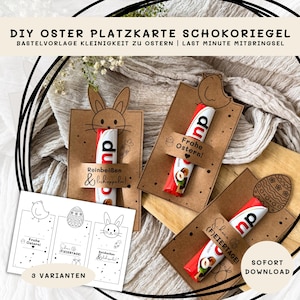 Può includere: Segnaposto pasquale fai-da-te con barretta di cioccolato. L'immagine mostra tre biglietti di carta marrone con una barretta di cioccolato attaccata. Ogni biglietto ha un design diverso a tema pasquale, tra cui un coniglietto, un uccello e un uovo decorato. Il testo "Frohe Ostern!" è visibile.
