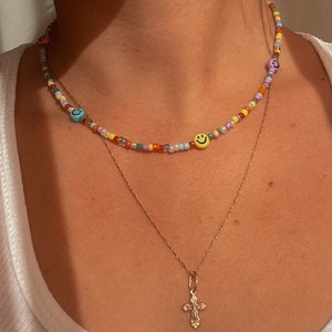 Perlenhalskette mit Smileys, bunte Perlenchoker, glückliche Perlenhalskette, farbenfrohe glückliches Gesicht Regenbogenkette