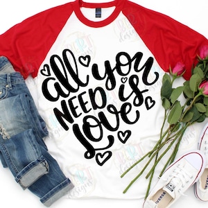 Fichier Cricut Svg amour, Saint Valentin chemise câlins et bisous Svg, citation d'amour romantique Svg en forme de coeur, couple cadeaux Svg