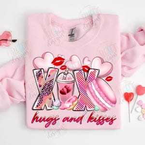 Knuffels en kusjes png-sublimatiebestand, Pink Valentine png Xoxo-shirtontwerp, macaron-clipart harten en lippen png, moedershirt liefde koffie png