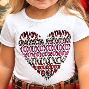 Sublimation coeur Xoxo Png, câlins et bisous en forme de coeur Png, Clipart coeur amour léopard Saint-Valentin, chemise à carreaux Png maman Saint-Valentin