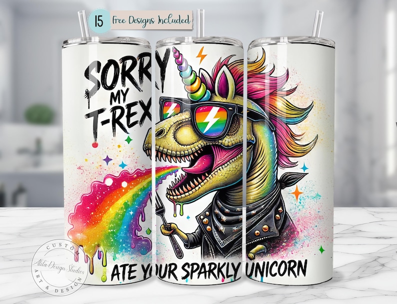 Puede incluir: Un vaso de acero inoxidable blanco con un gr&aacute;fico colorido de un unicornio arco&iacute;ris que est&aacute; siendo comido por un T-Rex. El texto "Sorry My T-Rex Ate Your Sparkly Unicorn" est&aacute; impreso en el vaso.