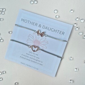Regalo per la festa della mamma, regalo per mamma e figlia, regalo di compleanno per neomamma, regalo per neonato, braccialetto con ciondolo, messaggio sentimentale, regalo a forma di farfalla
