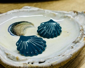Vintage Blue Enamel Seashell Stud Earrings: 80s Nautical Jewelry