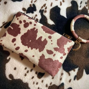 Crea una bolsa brazalete/monedero de pulsera/monedero con estampado de vaca Moove