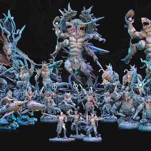 Könnte beinhalten: Eine Sammlung von Fantasy-Miniaturen, darunter Wasserkreaturen und Krieger, in Blau- und Grautönen. Der Text "Trench Blood in the Water" ist sichtbar. Die Miniaturen sind von A Games.