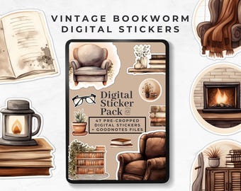 Puede incluir: Un paquete de pegatinas digitales con ilustraciones de un libro abierto, una linterna sobre libros, sillones, una chimenea, estanterías y gafas. El texto dice VINTAGE BOOKWORM DIGITAL STICKERS, Digital Sticker Pack y 47 PRE-CROPPED DIGITAL STICKERS + GOODNOTES FILES.