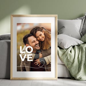 Póster de AMOR personalizado con tu propia foto y línea de corazón: póster de pareja, regalo digital para boda, compromiso y aniversario