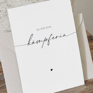 Kämpferin Postkarte – Ermutigende Karte für starke Frauen – Geschenk bei Krankheit oder Krebs – Powerfrau Grußkarte – Motivation & Stärke