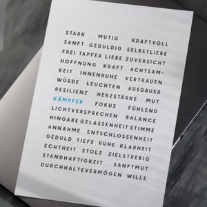 Kämpfer Postkarte – Minimalistisches Mutmacher-Design mit hervorgehobener Botschaft | Geschenk für Männer mit Stärke | Kraftvolle Wortkarte