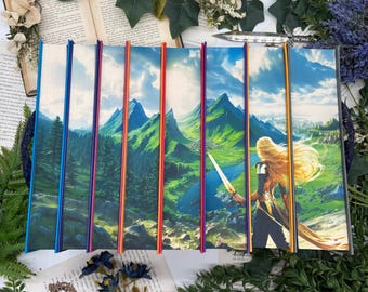 Könnte beinhalten: Eine Sammlung von Fantasy-Büchern mit passenden Einbänden. Jedes Buch zeigt eine Landschaft mit Bergen, Bäumen und einem Krieger. Die Buchrücken sind farblich in Blau, Lila, Rot und Orange gekennzeichnet.