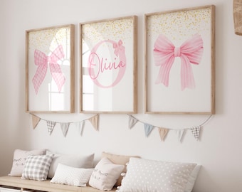Arte personalizado con inicial en acuarela y lazo rosa, arte femenino rosa, juego de 3 piezas para habitación infantil rosa / Descarga digital / Arte de pared imprimible