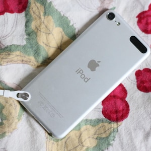 iPod Touch 6th Generation with original box and packaging | 32 GB | Apple iPod | Scratch free | Brand new | original case