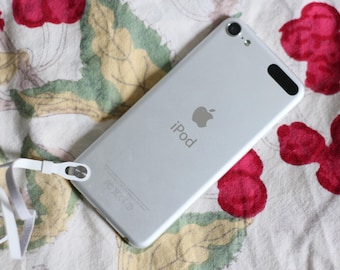 iPod Touch 6th Generation with original box and packaging | 32 GB | Apple iPod | Scratch free | Brand new | original case
