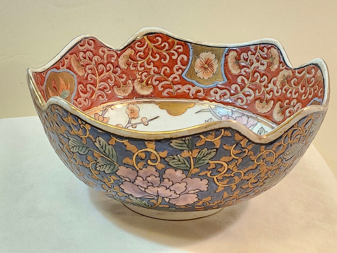 View of Vintage Macau Hand Painted Decorative Bird & Floral Motif Scalloped ...