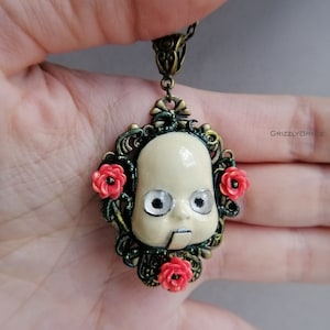 Creepy Dollface Pendant Necklace: Horror Doll Head Jewelry