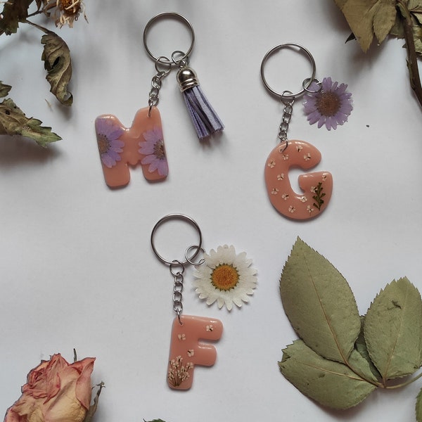 Personalized key rings in fimo and resin with a flower theme, different types of key rings, floral key ring gift idea