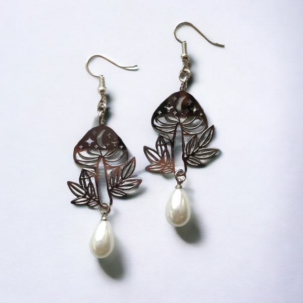 Boucles d’oreilles aux champignons faites à la main avec perle, boucles d’oreilles cottagecore, boucles d’oreilles avec cristaux, boucles d’oreilles pendantes