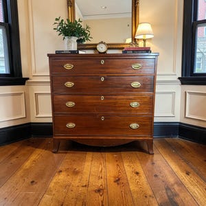 Authentic Federal Period Mahogany Chest of Drawers | Circa 1800–1820 | 4-Drawer Early American Dresser