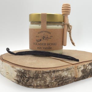 East Westphalian vanilla honey with honey spoon – perfect for the Christmas season