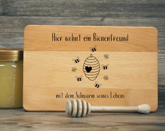 Beekeeper cutting board made of beech wood – A gift for bee lovers