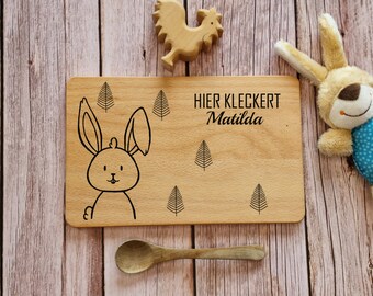 May include: A wooden cutting board with a bunny rabbit illustration and the text "HIER KLECKERT Matilda".