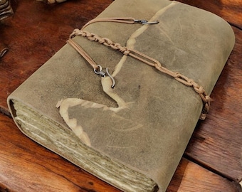 Diario de cuero hecho a mano: Grimorio antiguo del Libro de las Sombras en blanco