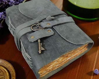 Diário de couro vintage com chave: Livro de feitiços artesanal, grimório
