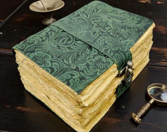 Large Green Floral Leather Journal: Vintage Lock Grimoire, 600 Pages