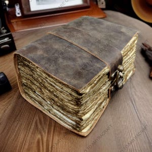 Großes leeres Zauberbuch der Schatten mit 400 Seiten Vintage Lederbuch -, Grimoire Journal, Reiseschreibbuch, Büttenrandpapier