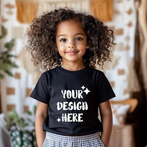 Maqueta de camiseta negra para niños, maqueta de camiseta bohemia, paquete de maqueta de camiseta negra para niña, paquete de maqueta para niño Bella Canvas Youth 3001Y 3001T Afroamericano