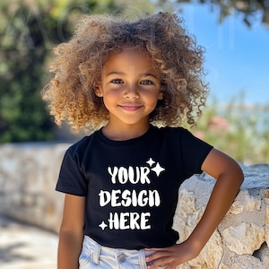 Maqueta de camiseta negra para niños Maqueta de camiseta bohemia Maqueta de camiseta negra para niña afroamericana Maqueta de camiseta negra para niña Bella Canvas para niños 3001Y 3001T Modelo para niña negra