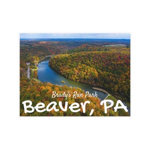 Hochfliegende Farben – Beaver County Bradys Run Park Pennsylvania Natur See Herbst Herbst lebendige Farben Kunstpostkarte Grußkarte
